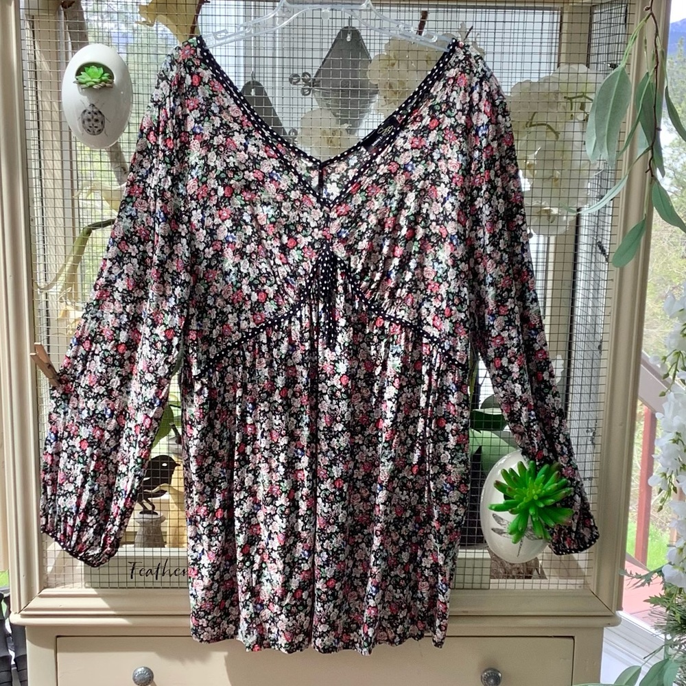 Suzanne Betro Peasant Tunic Top Black Floral 1X